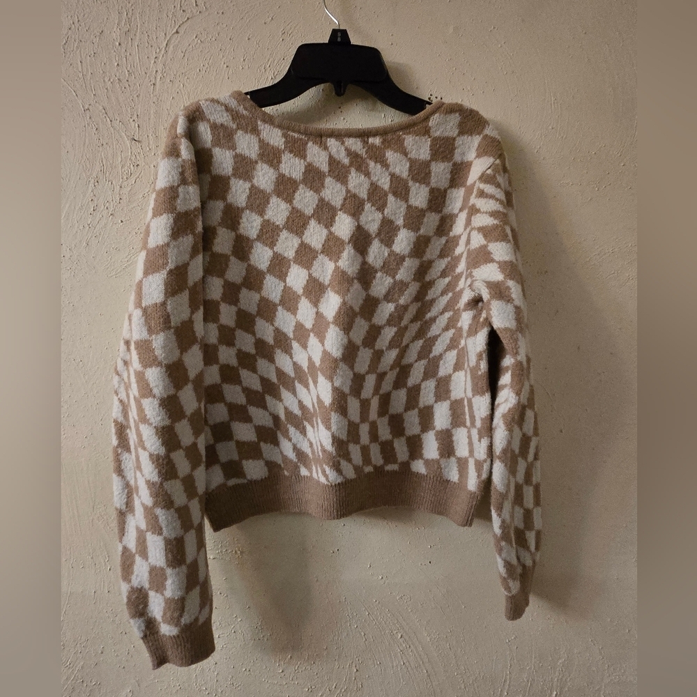 Checkerboard V-Neck Knit Sweater in Beige & Cream - Picture 3 of 3